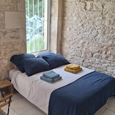 Mazet Au Calme Avec Terrasse Apartment